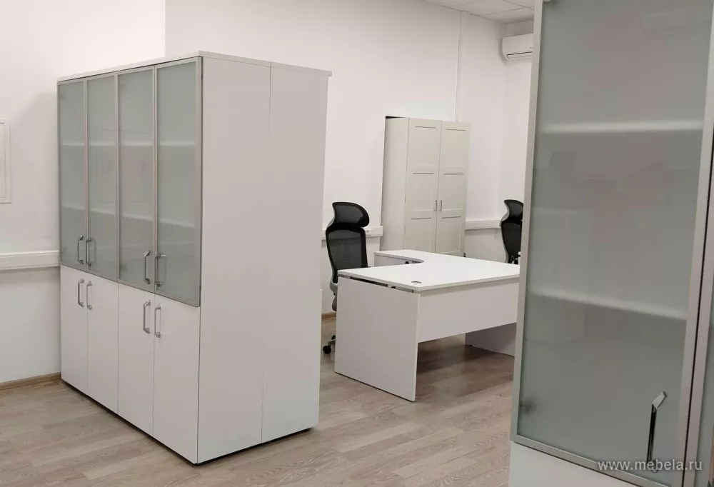 Дар Мебель | мебель для персонала Onix, кресло RV-6246A-HS и кресло Samba Black, офисный интерьер, живое фото