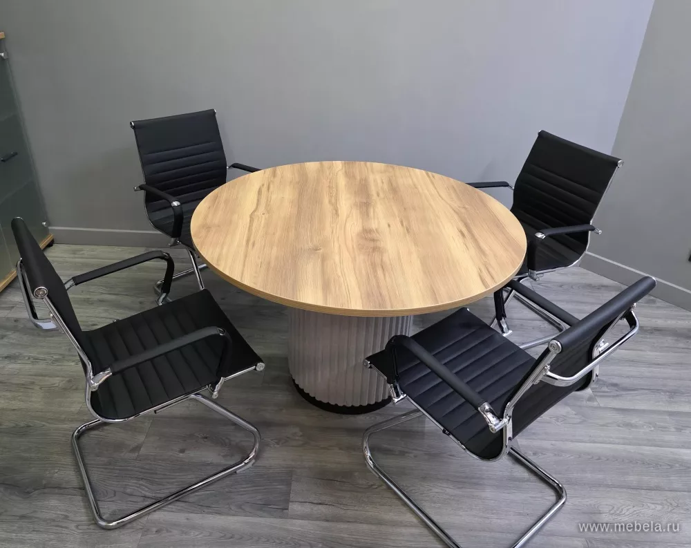 Дар Мебель | столы Home M, кресло для переговоров Hugo 6002-3EC﻿, офисный интерьер, живое фото