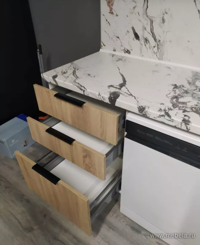 Дар Мебель | столы Home M, кресло для переговоров Hugo 6002-3EC﻿, офисный интерьер, живое фото