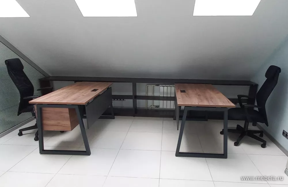 Дар Мебель | офисная мебель для персонала Дрим Дуб T1 и офисное кресло KB-8, офисный интерьер, живое фото