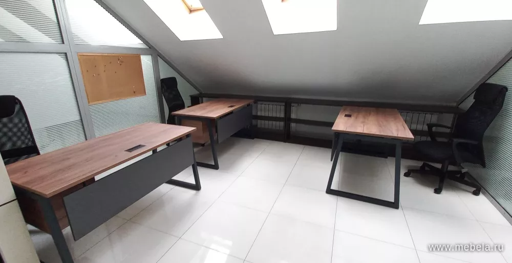 Дар Мебель | офисная мебель для персонала Дрим Дуб T1 и офисное кресло KB-8, офисный интерьер, живое фото