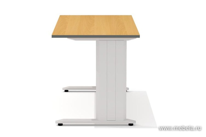 Стол рабочий прямой на металлокаркасе