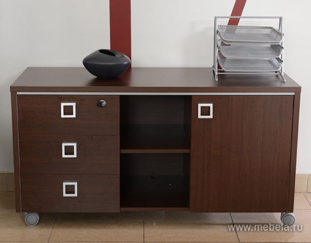 Тумба выкатная 3-ящичная с центральным замком с доводчиками