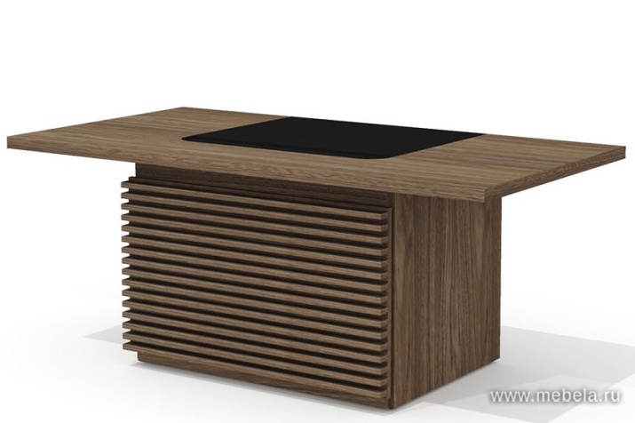 Стол руководителя с декор. траверсом