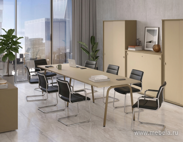 Стол переговорный на металлокаркасе