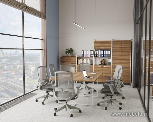 Стол для переговоров на металлических опорах