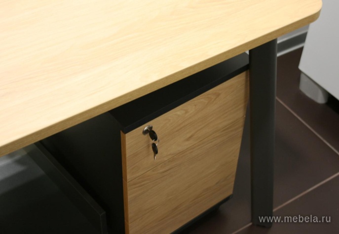 Стеллаж высокий