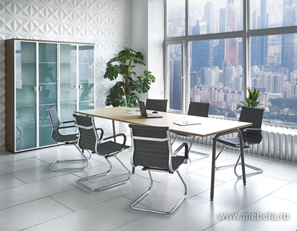 Стол переговорный на металлокаркасе
