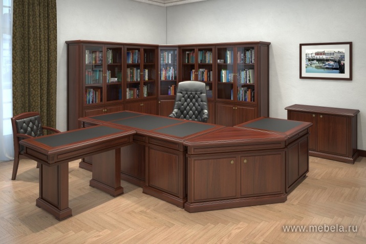 Наполнение одностворчатого шкафа со стеклом