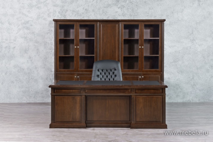 Наполнение одностворчатого шкафа со стеклом