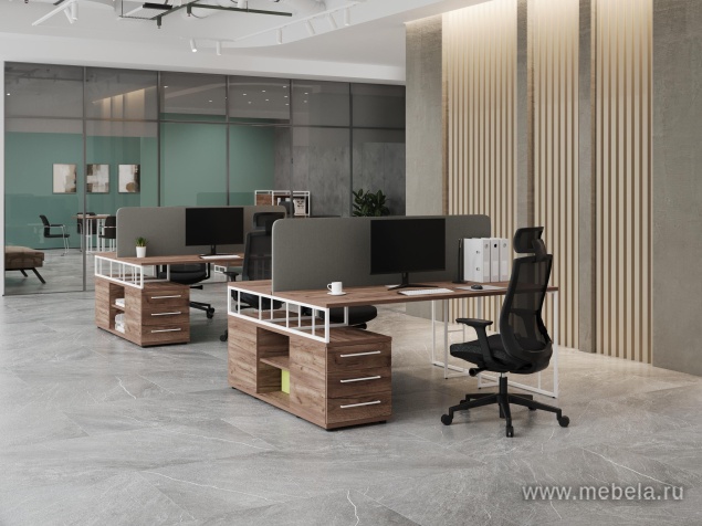 Стол для переговоров на металлических опорах