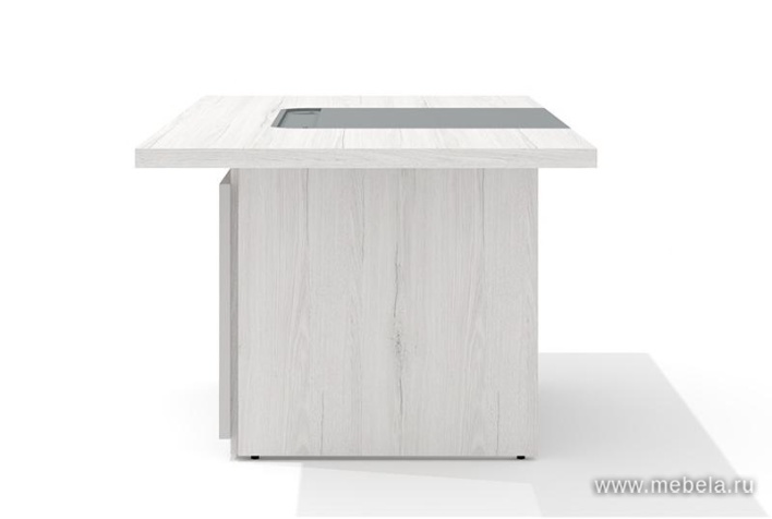 Стол руководителя с декор. траверсом