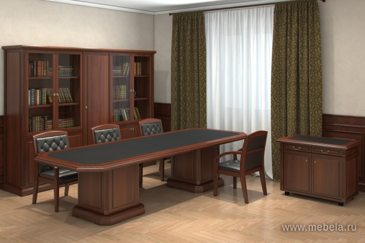 Наполнение одностворчатого шкафа со стеклом