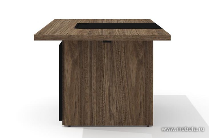 Стол руководителя с декор. траверсом