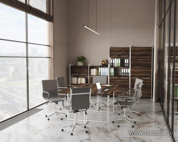 Стол для переговоров на металлических опорах