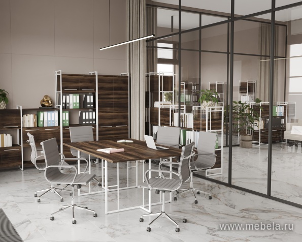 Стол для переговоров на металлических опорах