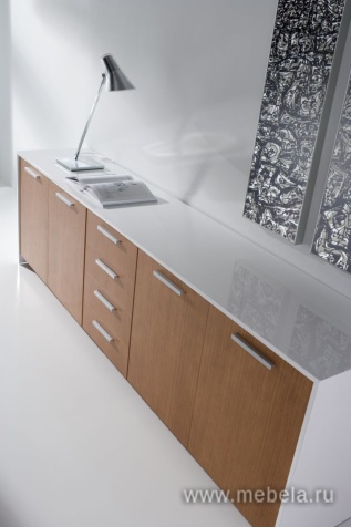 Офисный шкаф средний узкий