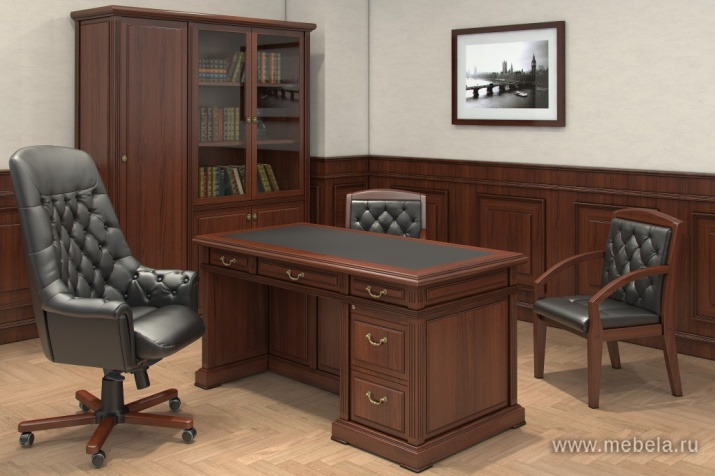 Наполнение одностворчатого шкафа со стеклом