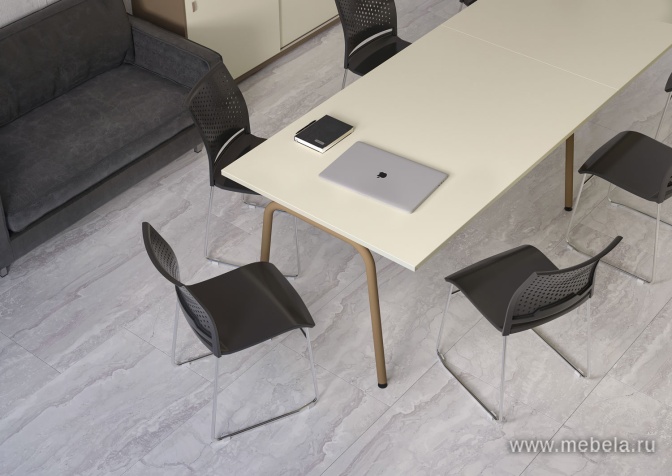 Стол переговорный на металлокаркасе