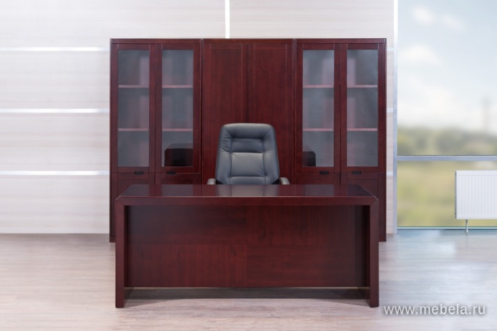 Наполнение двухстворчатого шкафа с полками / вешалкой