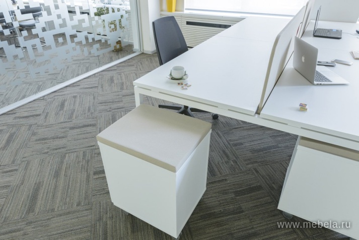 Стол для переговоров