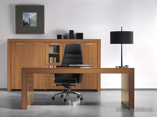 Офисный шкаф средний узкий